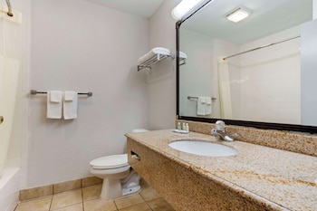 Suite, 1 King Bed with Sofa bed, Non Smoking