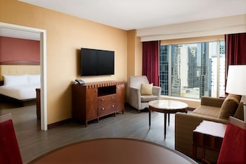Suite, 1 King Bed, Accessible (Mobility & Hearing, Bathtub)