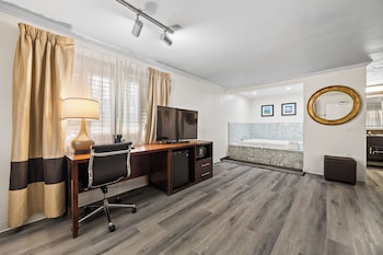 Suite, 1 King Bed, Non Smoking