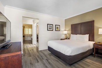 Suite, Multiple Beds, Non Smoking