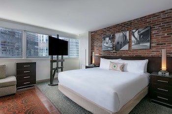 Superior Studio, 1 King Bed, Accessible (Columbus, Roll-In Shower)