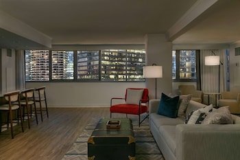 Suite, 1 King Bed (Skyline)