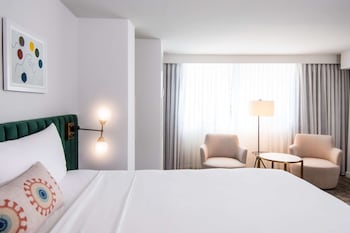 Premier Room, 1 King Bed, Accessible (Royal, Tub)
