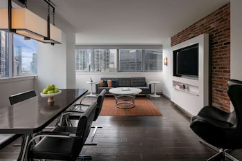 Suite, 2 Bedrooms (Michigan, King, Hearing Accesible)