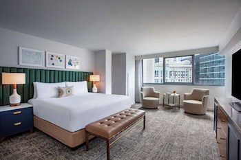 Suite, 1 King Bed (Skyline)