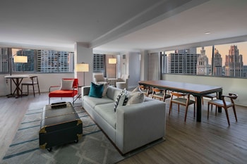 Suite, 1 King Bed (Skyline)