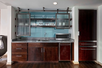 Suite, 2 Bedrooms (Michigan, King, Hearing Accesible)