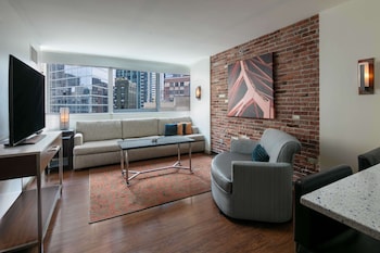 Suite, 1 Bedroom (Lasalle, King, Hearing Accesible)