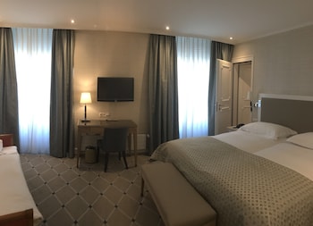 Family Room, 2 Bedrooms