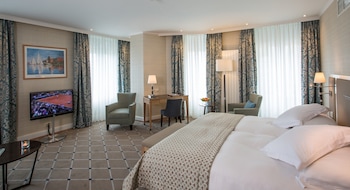 Suite, Lake View