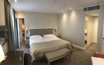 Family Room, 2 Bedrooms