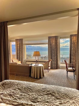 Suite, Lake View