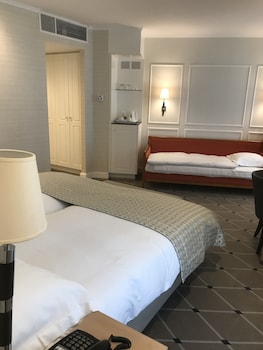 Family Room, 2 Bedrooms
