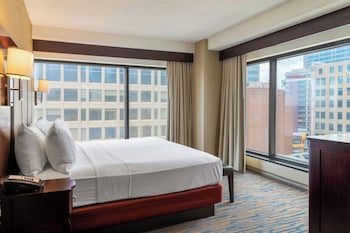 Room, 1 King Bed with Sofa bed, City View (Corner)