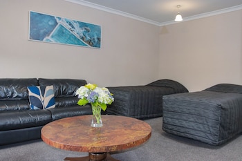 Standard Suite, 2 Bedrooms, Non Smoking, Shared Bathroom (Unit)