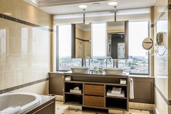 Corner Suite