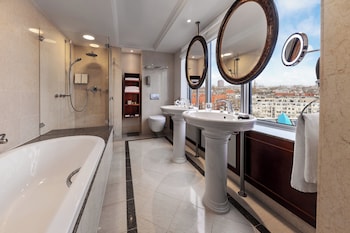 Executive King Room