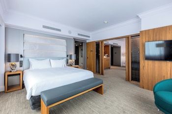 Corner Suite