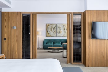 Corner Suite
