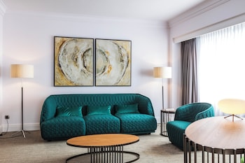Corner Suite