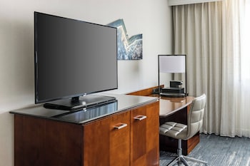 Club Room, 1 King Bed with Sofa bed
