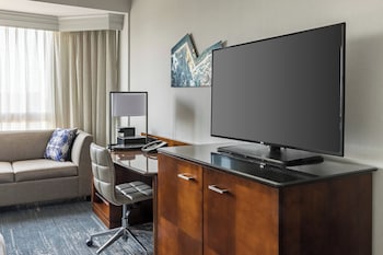 Club Room, 1 King Bed with Sofa bed