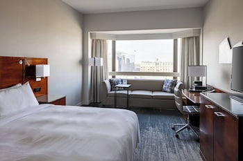 Club Room, 1 King Bed with Sofa bed