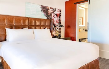 Premier Suite, 1 King Bed, Balcony