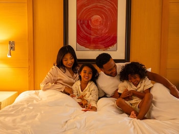 Luxury Room, 1 King Bed (Beverly Boulevard View)
