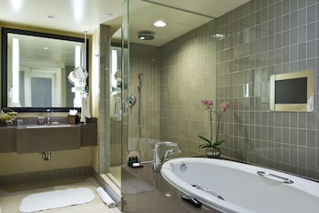 Suite, 1 King Bed (Beverly Boulevard View)
