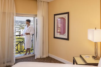 Luxury Room, 1 King Bed (Hollywood Hills View)