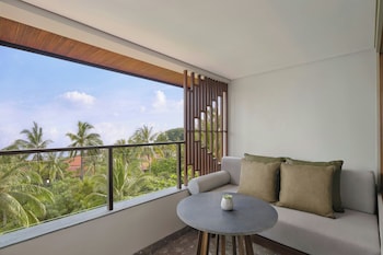 Deluxe Garden View, 1 King, Balcony