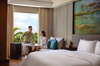 Premium Room, 1 King Bed, Balcony