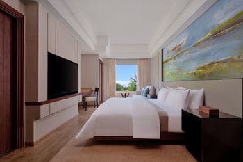 Premium Room, 1 King Bed, Balcony