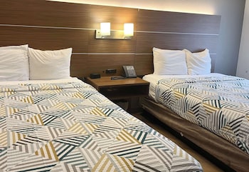 Deluxe Room, 2 Queen Beds, Non Smoking, Refrigerator & Microwave