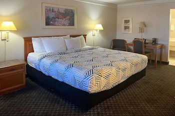 Standard Room, 1 King Bed, Non Smoking