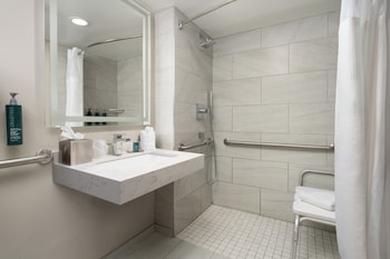 Room, 2 Queen Beds, Accessible (Roll-In Shower)