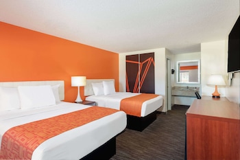 Room, 2 Queen Beds, Smoking (Second Floor)