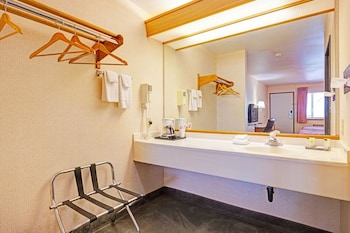 Room, 2 Queen Beds, Non Smoking