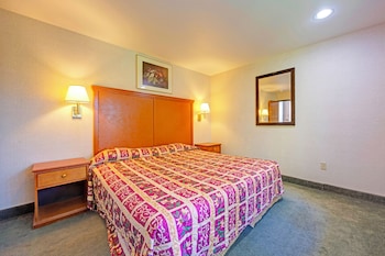 Room, 1 King Bed, Non Smoking, Jetted Tub