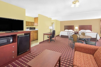 Suite, 2 Queen Beds, Non Smoking