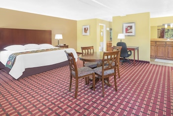 Suite, 1 King Bed, Non Smoking