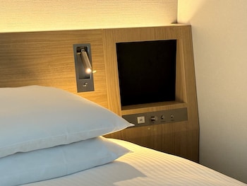 Style Twin Room, with Sofa bed, Non Smoking (Main Bldg)