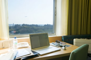(Main) Comfort Double Room, 1 King Bed, Non Smoking
