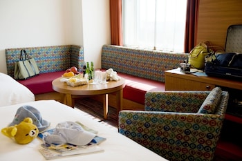 (Main) Comfort Family Room, Non Smoking