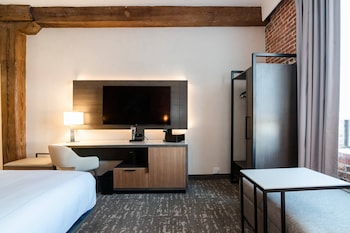 Club Room, 1 King Bed with Sofa bed