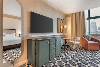 Premier Room, 1 King Bed, City View