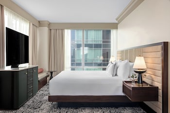 Suite, 1 King Bed with Sofa bed (Plaza Suite)