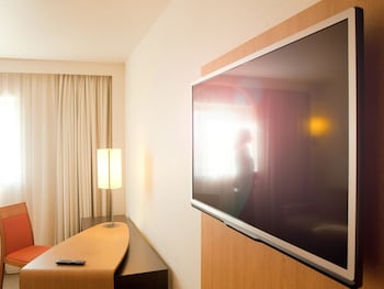 Executive Room, 1 Queen Bed with Sofa bed