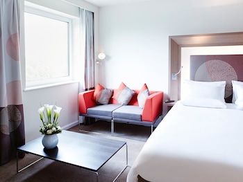 Executive Room, 1 Queen Bed with Sofa bed